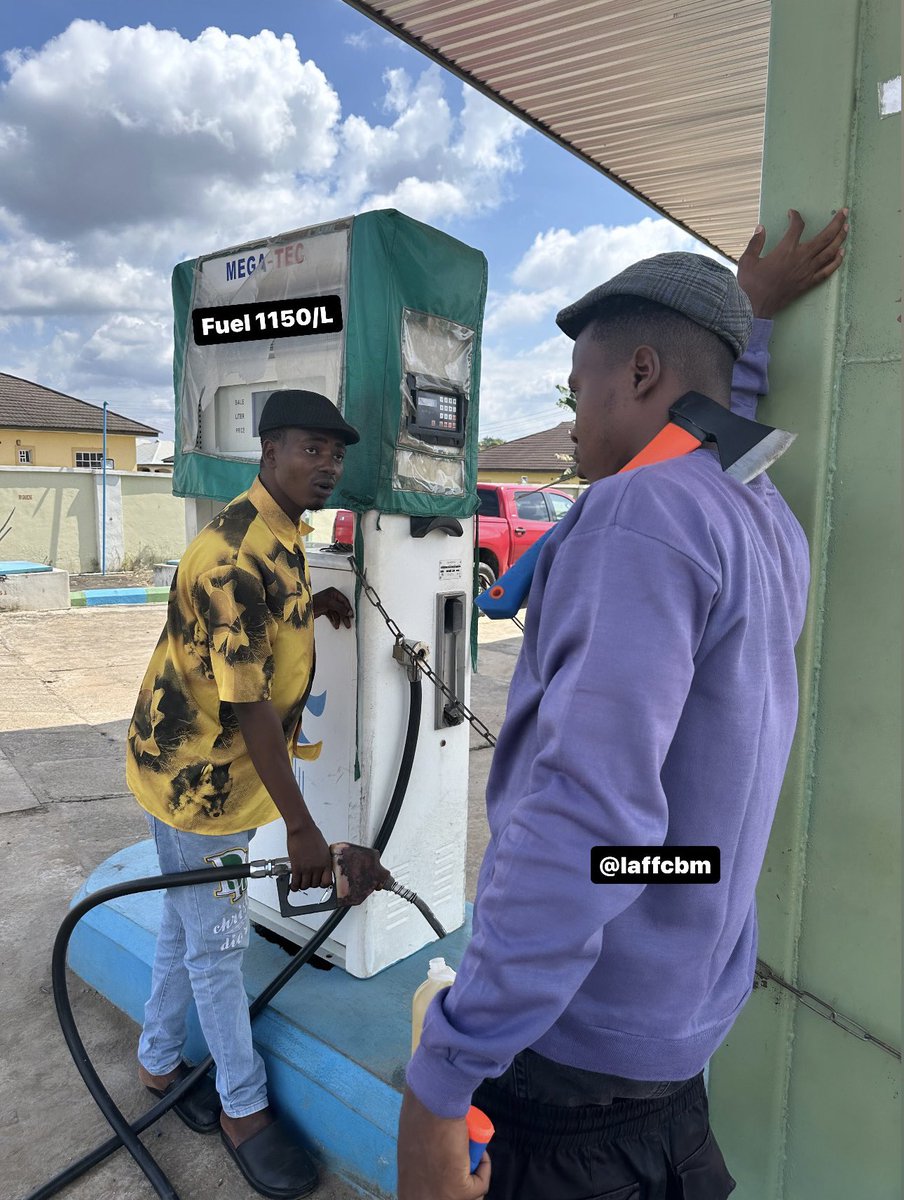 laffcbm's tweet photo. Tán bá bí ẹ da, make 5L fuel no full 5L keg
#wradawrada https://t.co/MY6vdjf2mE
