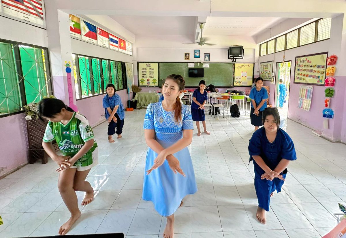 sudarut999's tweet photo. ซ้อมเด็กรำงานเกษียณ 📷
#ครูสังคมที่พอจะรำได้นิดหน่อย
#mondaymotivation.#health.#fooddate #nurseryrhymes #music #newmusic #motivationalvideo #โสด #ครสังคม https://t.co/pX160Xzy2z