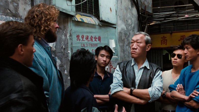 옛날 홍콩영화들 보면 실재 구룡성채에서 찍은 장면들이 몇몇 나오는데 아무리봐도 픽션 같지만 실제로 있는 건물 이었다는게 좀 소름돋아
뭐가 일어나든 이상하지 않을 것 같음