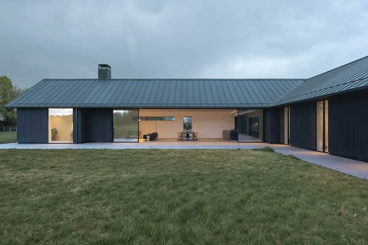 e_architect's tweet image. Weald House by Mailen Design and Peter Bradford Architects is a four-bedroom, new-build house nestled into a verdant plot in Kent, England

e-architect.com/england/weald-…

#timbercladding #ruralhouse #MailenDesign #fourbedroomhouse #england #architecture