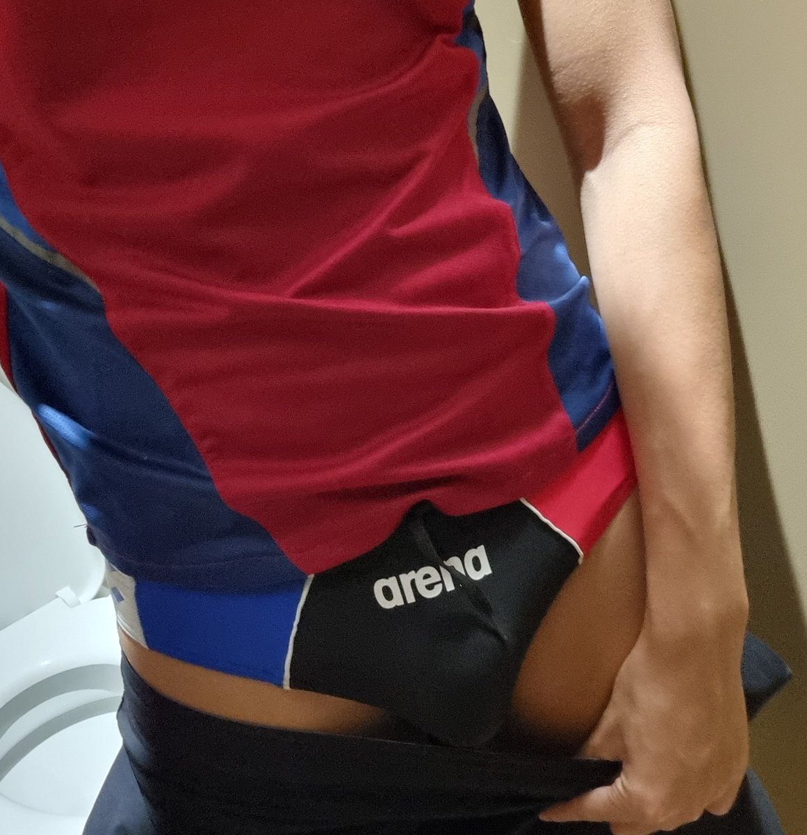 SwimTrunkGuy tweet media