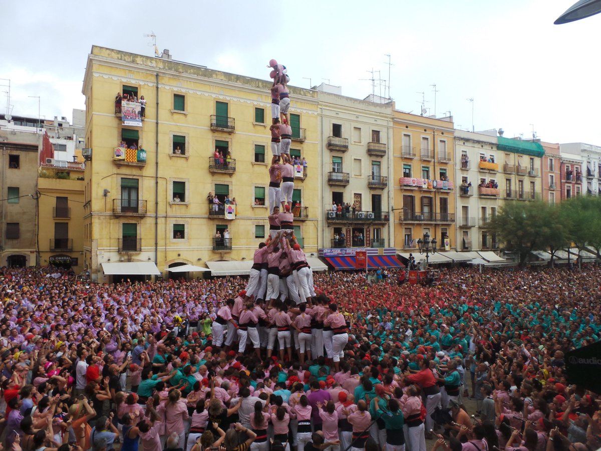Històric de la Diada del Primer Diumenge de Festes de Tarragona dlvr.it/TDBFZk via <a href="/ElMonCasteller/">elMonCasteller.cat</a>