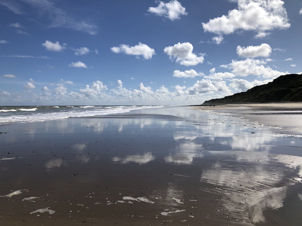 Friday morning beach walk in #Cromer 😃