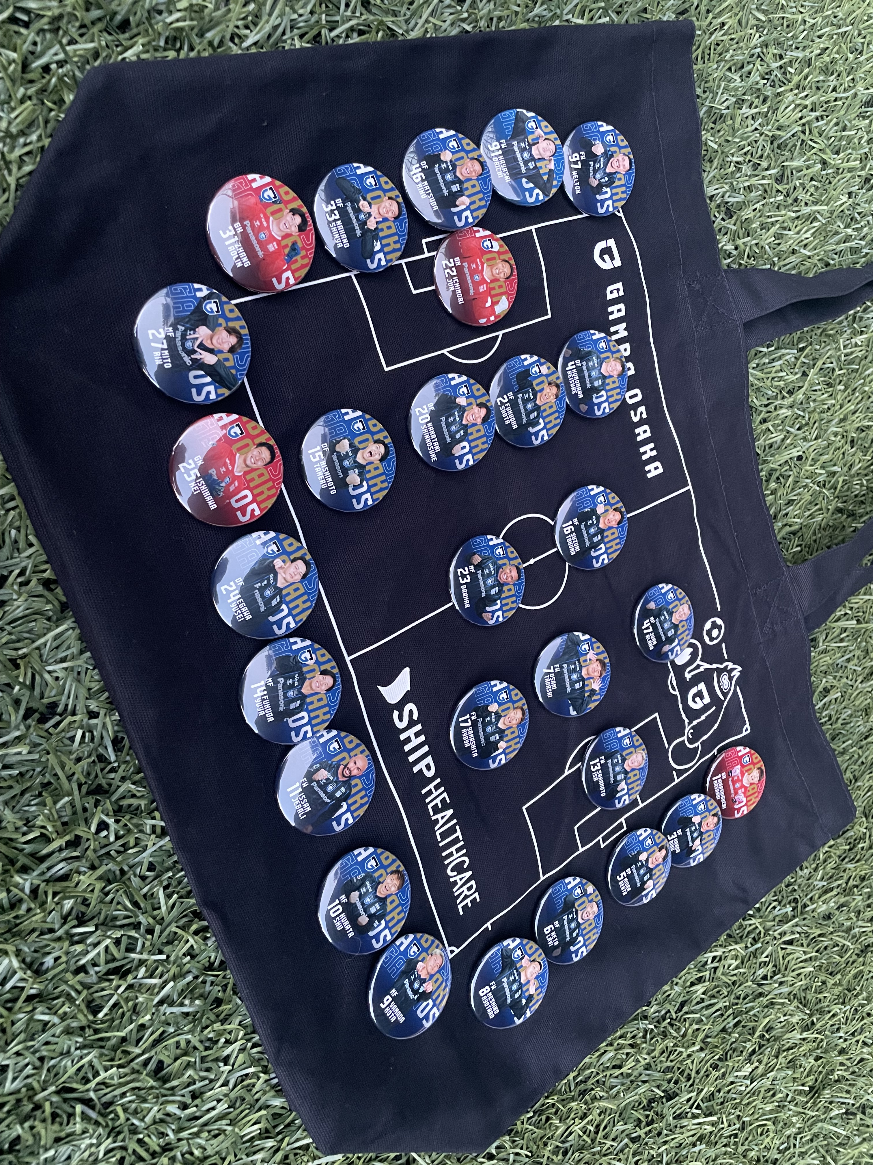 口コミ・レビューで人気商品を探そう THANKS BIG GAMBA ガンバ大阪 おしかっ ホログラム缶バッジ 2024 記念グッズ