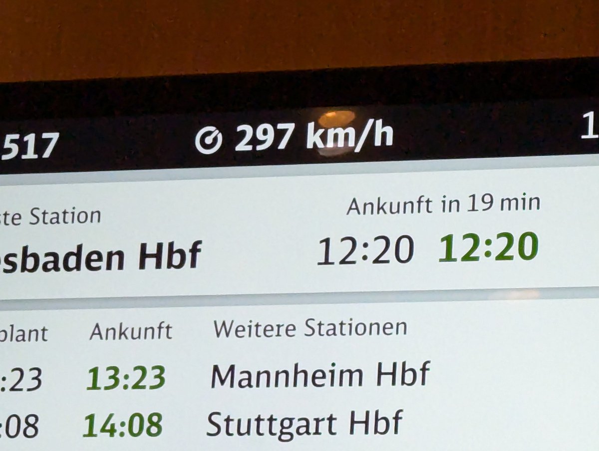 #KSCS04 wenn der glorreiche S04 spielt legt sogar die <a href="/DB_Bahn/">Deutsche Bahn Personenverkehr</a> eine Extra Schippe Kohle unterm Kessel auf 💙🤍