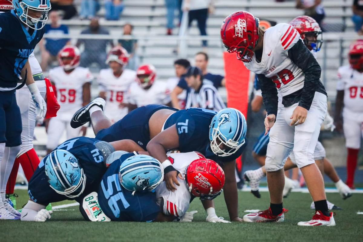 coachmreece's tweet photo. Run and Hit!! ๐บ #BeatSumner #FTC #NonNegotiable @NewsomeWolvesFB https://t.co/fL2zd4FZpV