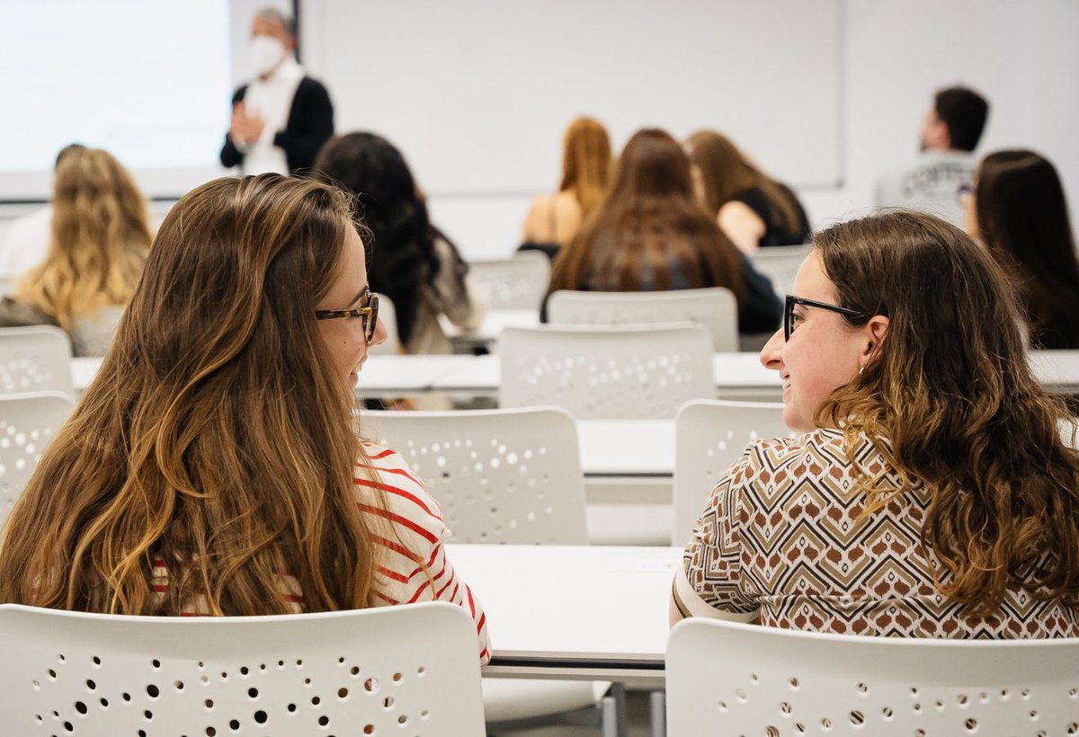 Facultat de Medicina UVic-UCC (@u_medicina) on Twitter photo 📢 Continuen les sessions de benvinguda a la Facultat de #Medicina de la <a href="/uvic_ucc/">UVic-UCC</a>!
Aquesta setmana el degà <a href="/RobertoElosua/">Roberto Elosua</a> i el vicedegà <a href="/JoanmaDiaz/">Joan Manuel Díaz</a> han rebut els estudiants del grau en #Medicina 🩺
Benvinguts! 🙌🏼 📢 Continuen les sessions de benvinguda a la Facultat de #Medicina de la <a href="/uvic_ucc/">UVic-UCC</a>!
Aquesta setmana el degà <a href="/RobertoElosua/">Roberto Elosua</a> i el vicedegà <a href="/JoanmaDiaz/">Joan Manuel Díaz</a> han rebut els estudiants del grau en #Medicina 🩺
Benvinguts! 🙌🏼