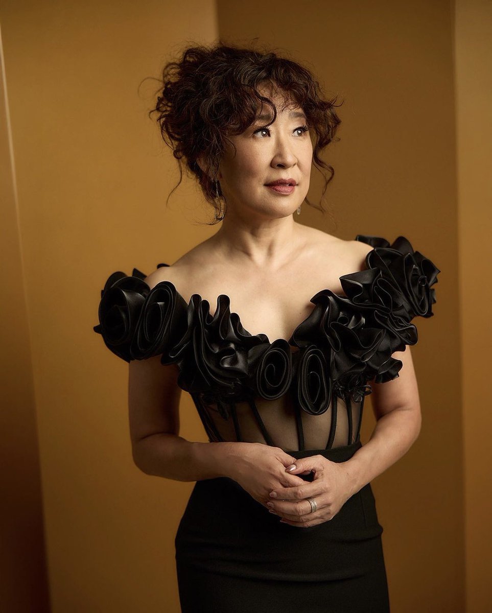 SandraOhOnline's tweet photo. Sandra Oh for TIFF Tribute Awards 🖤

 📸 : margaret.lee__ https://t.co/bQ0IeCq6Is