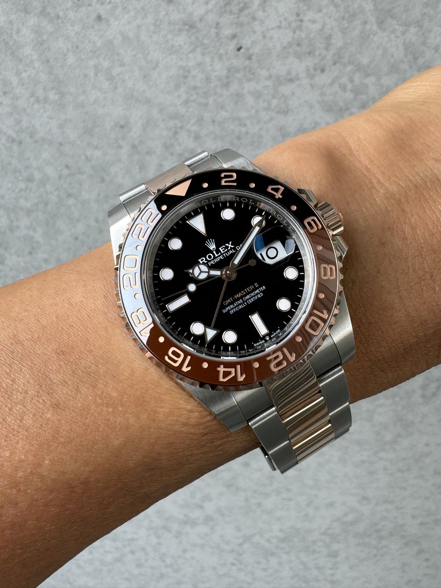 xsO3OrwmhjDFlXJ's tweet image. こんばんは🌃

夜は少し涼しくなってきましたね🍂

慌ただしい一日でした💦

本日もお疲れ様です🍻

秋ぽい時計のリストショットあげときます。
#rolex #gmtmasterII