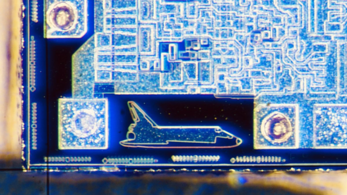 duke_cpu's tweet image. It’s the #Spaceshuttle! 🚀 
This vintage integrated circuit made by #TexasInstruments is an octal buffer and line driver #IC from 1991.
The designers must have been big space fans judging by the #silicondoodle!
Or was this part anywhere used in the original Spaceshuttle?
#NASA…
