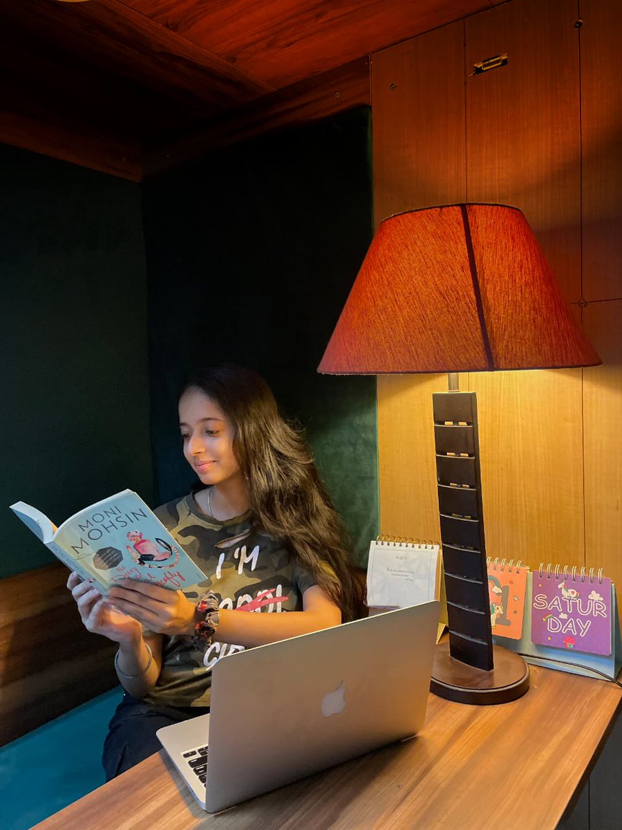 Prabhleen_Kaurr's tweet image. A good book and a comfy chair : all I need.. #ReadingMode ☕️📚