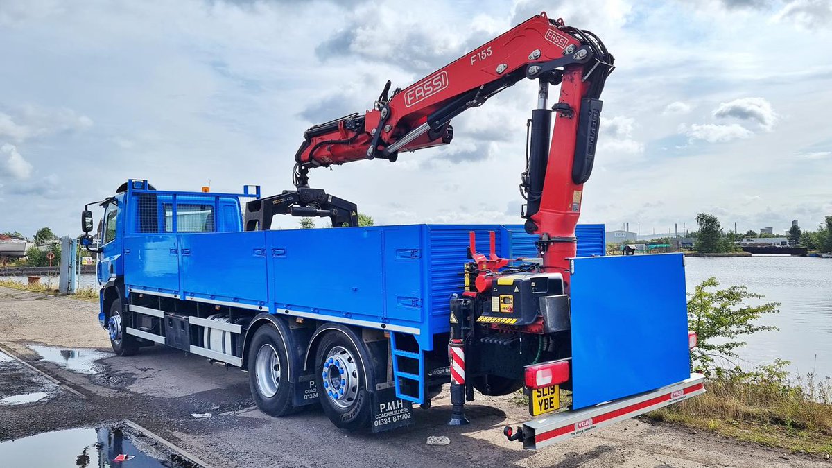 ⚠ 2019 DAF CF370 26T Merchant Brick Grab with FASSI F155 ⚠ A great value brick grab for sale, and if you're not feeling the blue, we can change the colour, too. 🚛💨👉Buy Now For £64,995 + VAT💡 You could finance this truck from as little as £264 per week! ☎️Call 07900 682 202
