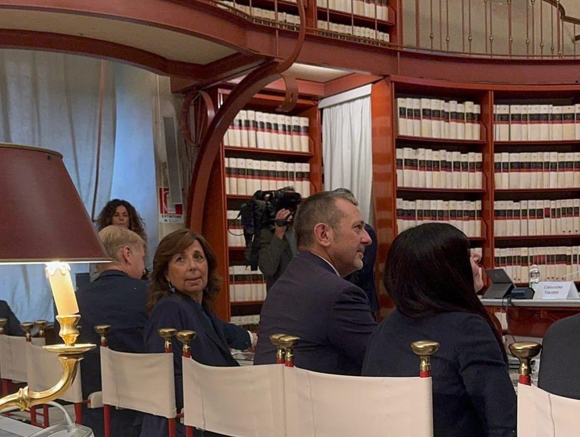 Isabella Rauti (@isabellarauti) on Twitter photo All’anteprima del #docufilm “Falcone e Borsellino. Il fuoco della memoria” di <a href="/AmbrogioCrespi/">Ambrogio Crespi</a>, realizzato dal Dipartimento di Scienze Politiche dell’Università di Palermo e presentato oggi a Palazzo San Macuto a Roma dal Presidente della Commissione antimafia <a href="/ChiaraColosimo/">Chiara Colosimo</a>.
Un All’anteprima del #docufilm “Falcone e Borsellino. Il fuoco della memoria” di <a href="/AmbrogioCrespi/">Ambrogio Crespi</a>, realizzato dal Dipartimento di Scienze Politiche dell’Università di Palermo e presentato oggi a Palazzo San Macuto a Roma dal Presidente della Commissione antimafia <a href="/ChiaraColosimo/">Chiara Colosimo</a>.
Un