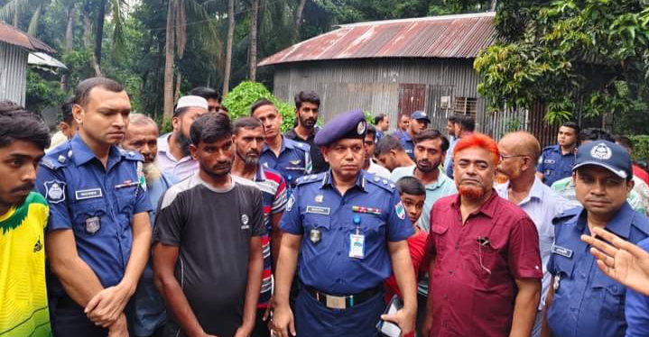নড়াইলের দুই ভাই হত্যা, ঘটনাস্থল পরিদর্শন করলেন অতিরিক্ত ডিআইজি ক্রাইম ম্যানেজমেন্ট জয়দেব চৌধুরী