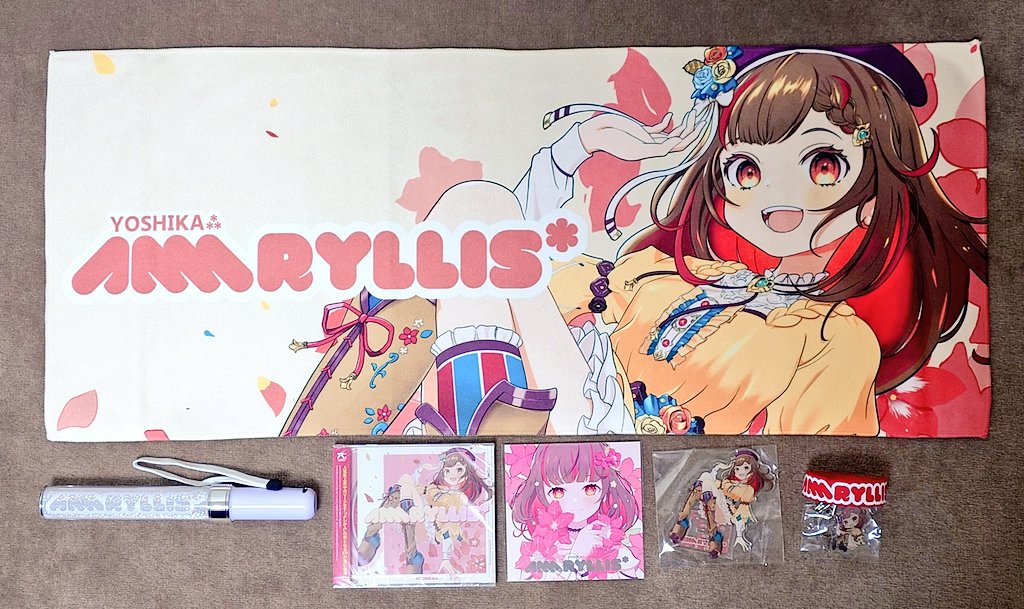 Ganyu_222's tweet image. やっと家に帰れてよしか⁂さんのEPコンプリートセットを受け取りました！😊
めちゃくちゃかわいいですね！😆
これからCD聴いて明日に向けてテンション爆上げしときます！🥳🥳🥳
#いもマスよしか
#Amaryllis 
#YZRH