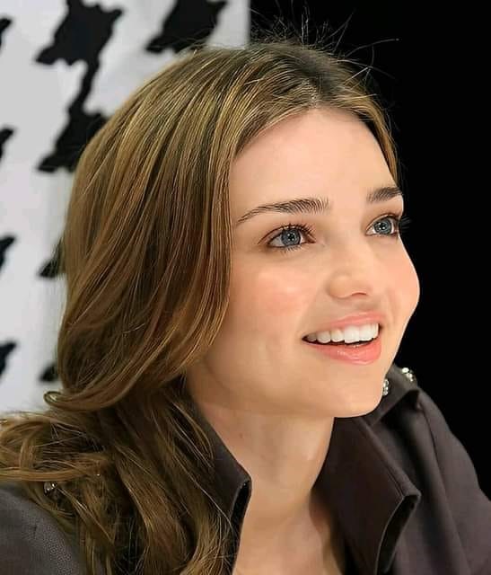 FliesValley's tweet photo. From memory:
When Evan Spiegel dropped us into the Snap trap app, by creating filters even worse than the invention of the makeup,
then went and married a stunning, flawless, filter-free 42yo lady of pure natural beauty.

@Snapchat @evanspiegel @MirandaKerr https://t.co/zjjGqu9SKw