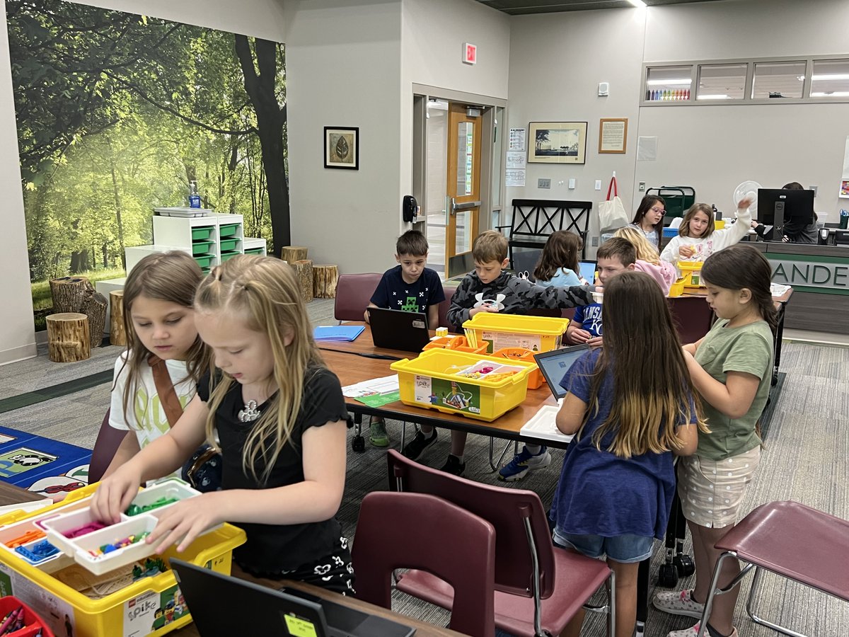 AndersonGrove's tweet image. 📚️📚️Library Happenings...📚️📚️
The library has been a busy place!
Earlier this month, 3rd graders learned to build and code with Lego Spike Kits. 5th and 6th graders practiced searching for books in the Destiny Catalog.