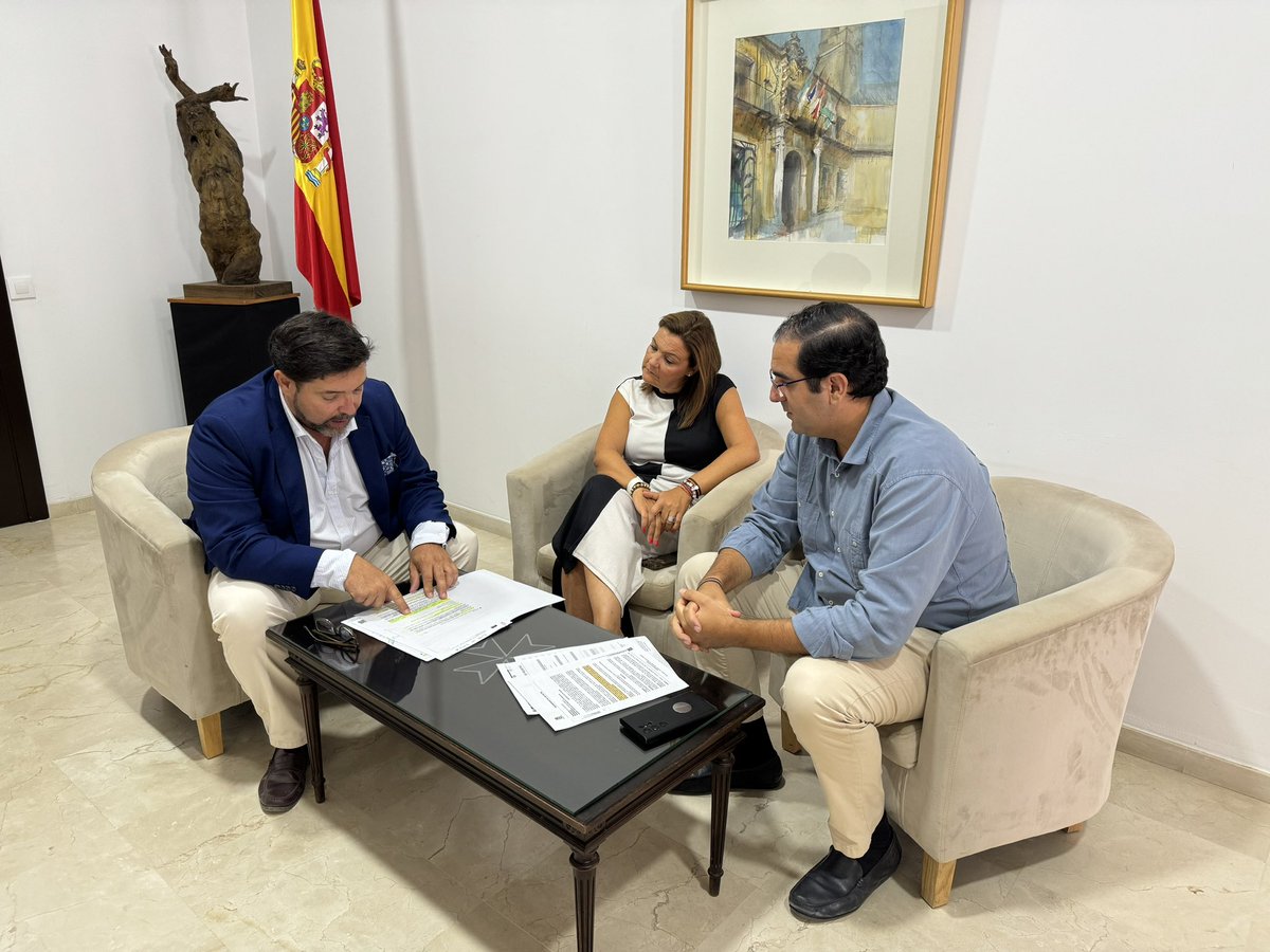 🗣️<a href="/MartinTorCas/">Martín Torres Castro</a>: Reafirmamos nuestro apoyo a <a href="/antonioenamorao/">Antonio Enamorado</a> ante el abandono por parte de la Diputación en la crisis del agua. 

Lee la noticia completa 👇🏼👇🏼👇🏼👇🏼
ppsevilla.com/el-pp-de-sevil…