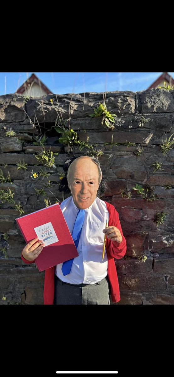 He’s gone for George’s Marvellous Medicine today, which we love. Last year he went as the man himself 🤣💛📚#RoaldDahlDay <a href="/roald_dahl/">Roald Dahl</a>