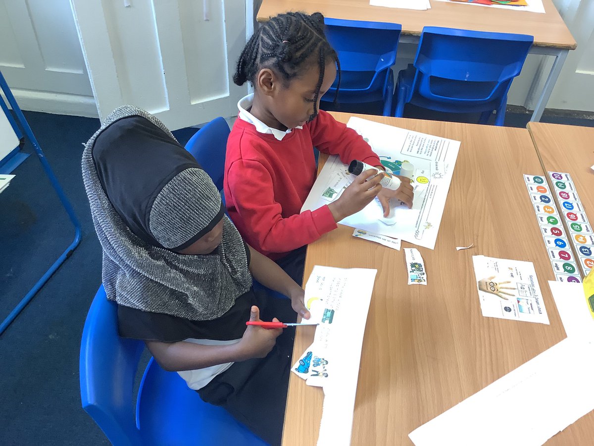 LarkHallPrimary's tweet photo. Year 1 have had a great week learning ‘All About Me’! We have had to be trying tortoises to persevere with lots of new challenges and teamwork wolves to work together! #lhwaterloo #lhblp #lhpscd https://t.co/2xklNZtW46
