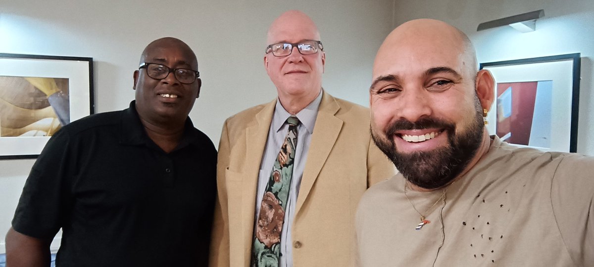 AxdMovimiento's tweet image. #AxD  ha tenido el placer de sostener en #Madrid un encuentro con Orlando Gutierrez Boronat y con Antunez  , para nosotros  la cooperación entre organizaciones del exilio es necesaria para el avance hacia la #Cuba que queremos y esperamos cosas buenas de este encuentro.
