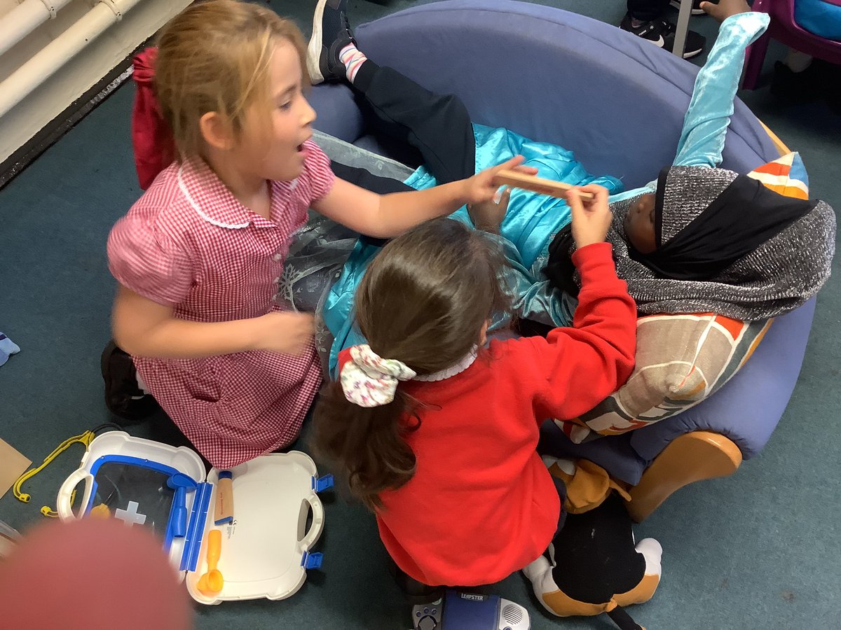 LarkHallPrimary's tweet photo. We love discovery learning in year 1! We can use our BLP muscles to enjoy working with our friends and learning through play #lhwaterloo #lhblp https://t.co/Vd2agr9SdG