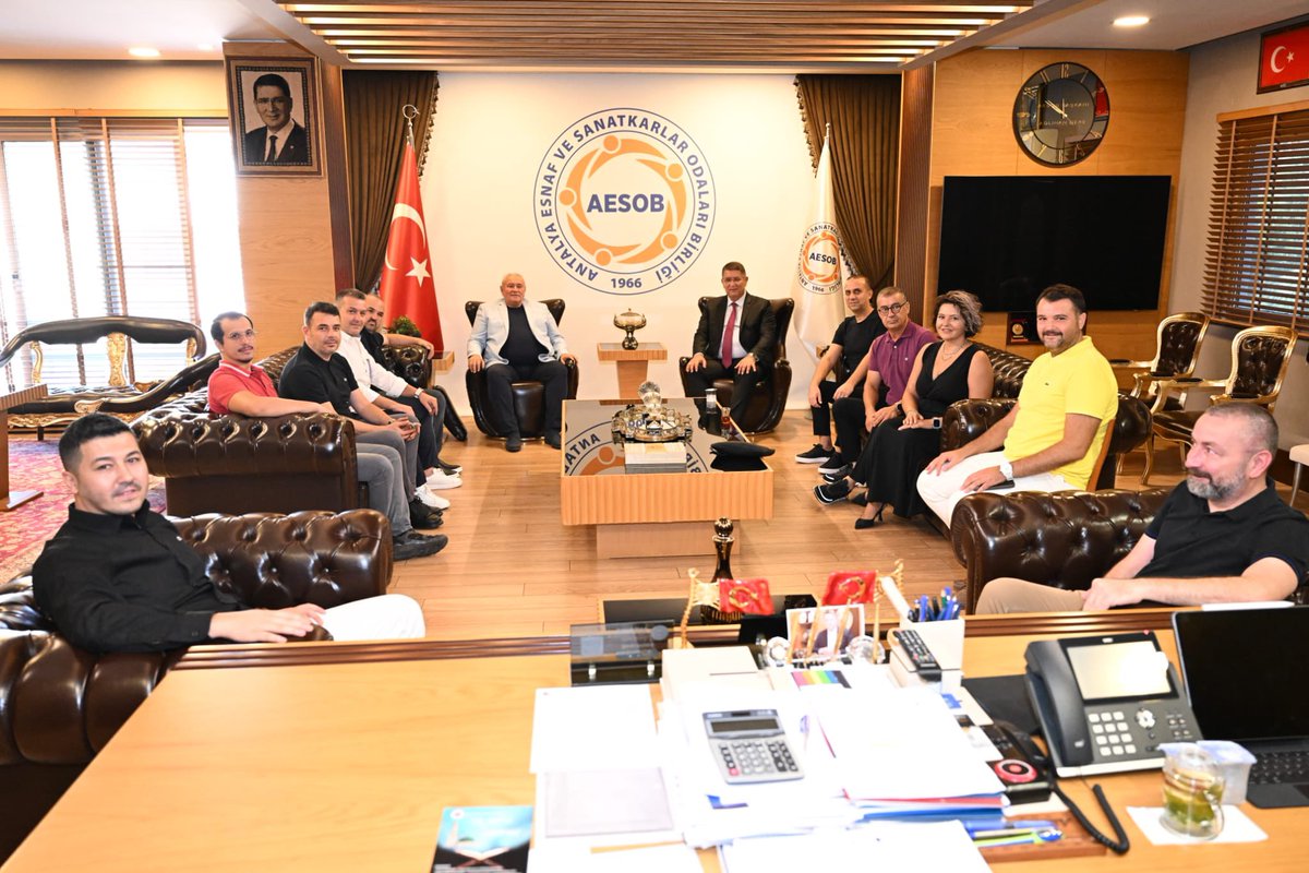 DavutCetin's tweet photo. TESK Başkan Vekilliği görevine getirilen AESOB Başkanımız kıymetli arkadaşım Adlıhan Dere’yi ziyaret ederek, yeni görevinde başarılar diledik. Nazik ev sahipliği ve yakın ilgisinden dolayı teşekkür ediyoruz.
@adlihandere https://t.co/xilEDuAw8E