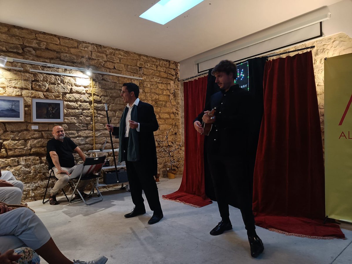 AcpvAlacant's tweet image. Ahir vàrem escoltar poemes del gran Vicent Andrés Estellés a l&apos;espectacle &quot;Estellés club Cabaret&quot;🎭, de Circorama teatre. Un homenatge al gran poeta amb música i diversio🎊