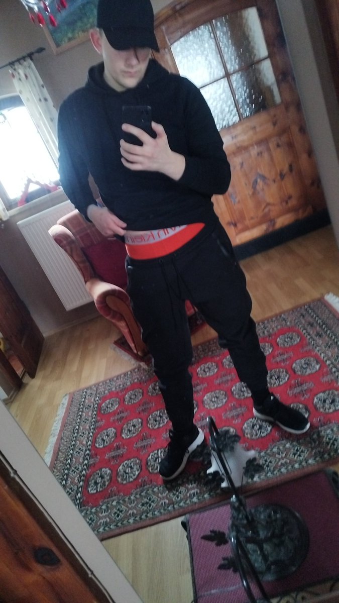 Ich hab druck, zieh dir jetzt dein Nutten Outfit an und fang an, ansonsten knallts😘😈😈