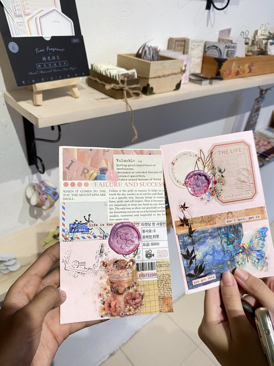 aarraasseo's tweet photo. Buat yang lagi di jogja dan suka journaling aku saranin kesini deh. Di jogja gallery lagi ada Amy’s Childhood Exhibition. Pamerannya cocok banget buat yg suka journaling. Dapet free bikin scrapbook juga cuma bayar htm! https://t.co/Ovi3kydGOt