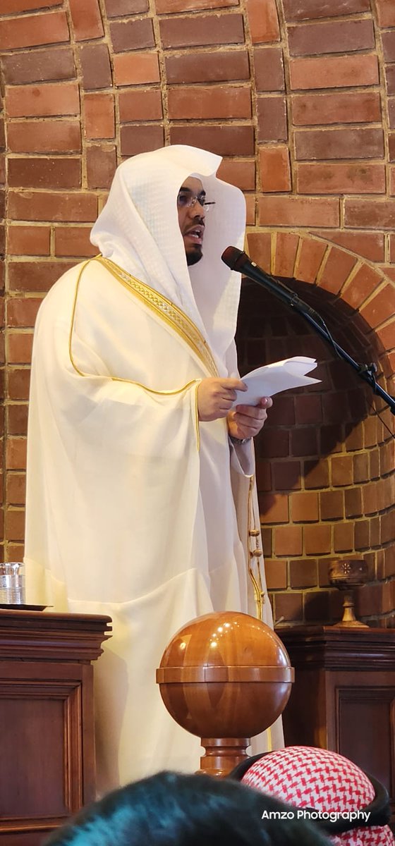 HaramainInfo's tweet image. Sheikh Yasser Dosary delivering the Khutbah in South Africa