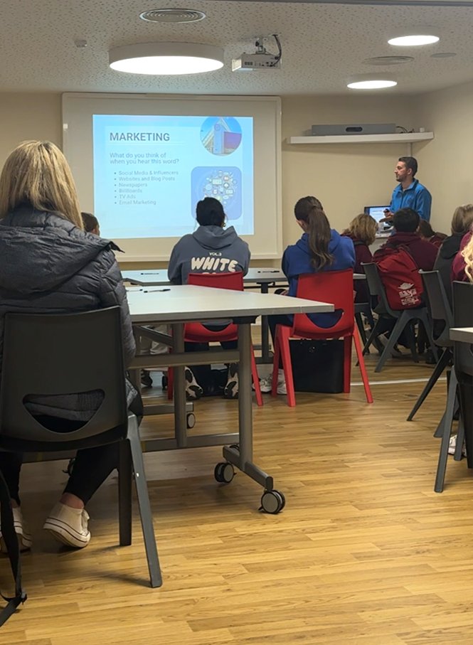 DundeeSciCentre's tweet image. Over 200 pupils from across Dundee and Angus High Schools visited us for the Developing the Young Workforce Hospitality Trail @DYWScot ✨

Lots of amazing promotional ideas created by the pupils, a big well done to everyone for taking part! 👏

#Dundeelearning #Marketing #Dundee