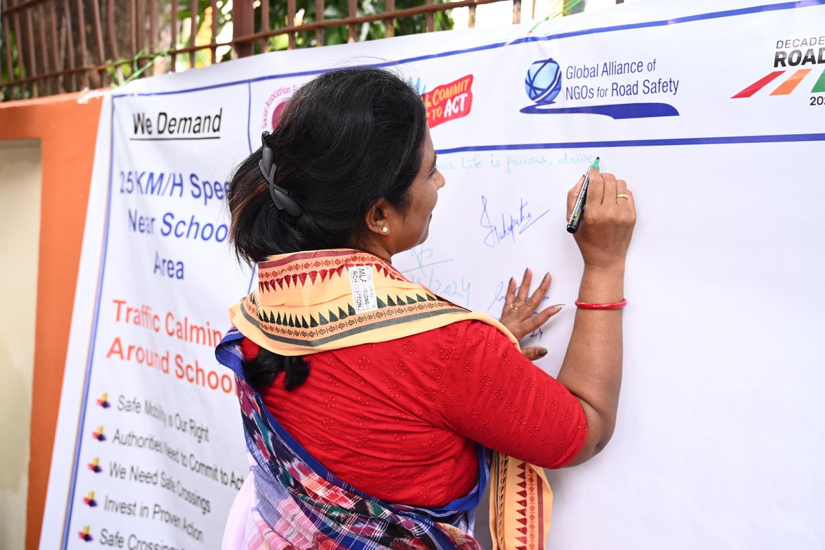 MayorofBBSR's tweet image. Happy to join a road safety campaign organised by Social Association For Everyone (SAFE) as part of the global road safety campaign at Kendriya Vidyalaya-1 of Bhubaneswar on Friday. #CommitToAct