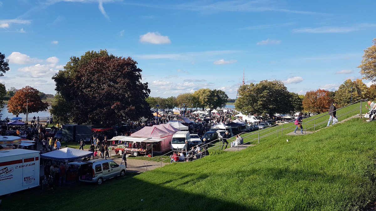 Samstag und Sonntag der wohl schönstgelegene Trödelmarkt in #Duisburg
Getrödelt wird in Ruhrort an der Mühlenweide. 
duisburg-heute.com/events/event/t…