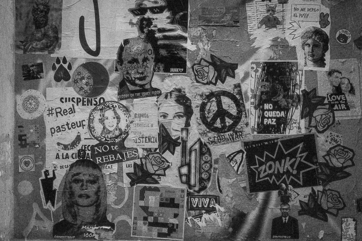 Valencia old town totally understanding the assignment on graffiti 😁 #streetart #valencia