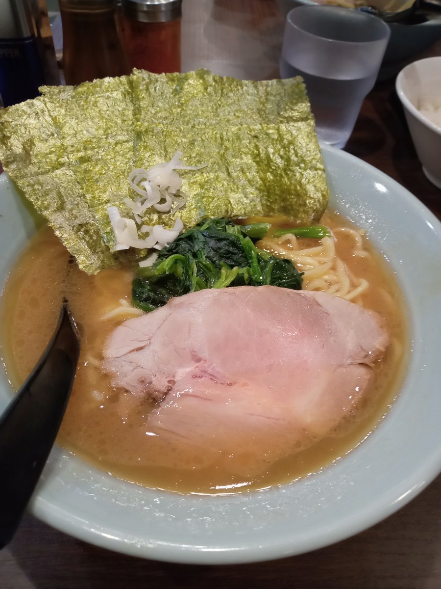 今日の昼飯
ラーメン@侍
渋谷にいるなら食べとかないといけないんだがちょっと遠いんで機会を伺ってたところ早めに出られたんで行ってきた