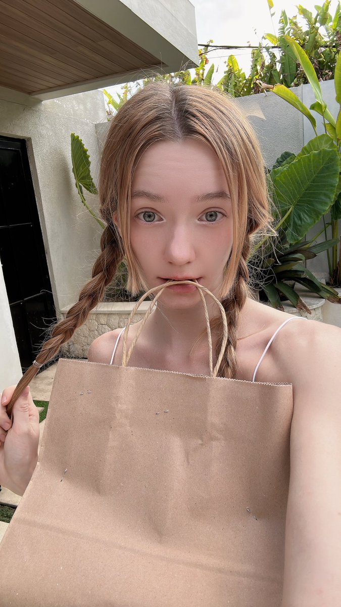 Alice tweet media