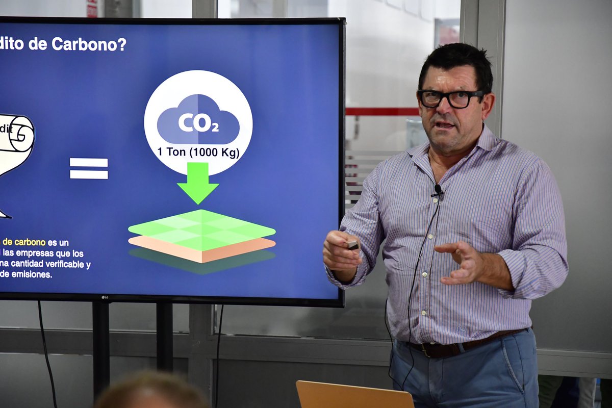 🚜 FEMA 2024 🚜 | Las IX Jornadas Olivsr y Aceite de Oliva continúan con la conferencia “Programa del carbono en olivar. Nuevos ingresos para el agricultor / Mayor rentabilidad y sostenibilidad y futuro para nuestro cultivo”. Participan José Alfonso Mantas y César Nicolás Álvarez