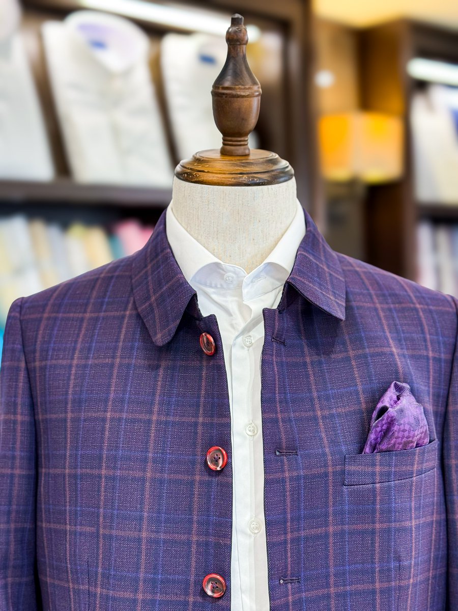 MaxwellsBespoke's tweet photo. Featuring a rich purple hue, bal collar, vibrant chestnut buttons, and a stylish flap pocket. Crafted from Marzoni’s 100% wool, it’s the perfect choice for semi-formal events or a stylish business casual look. 

#maxwellsclothiers #menswear #marzoni https://t.co/EiifnHC3PO