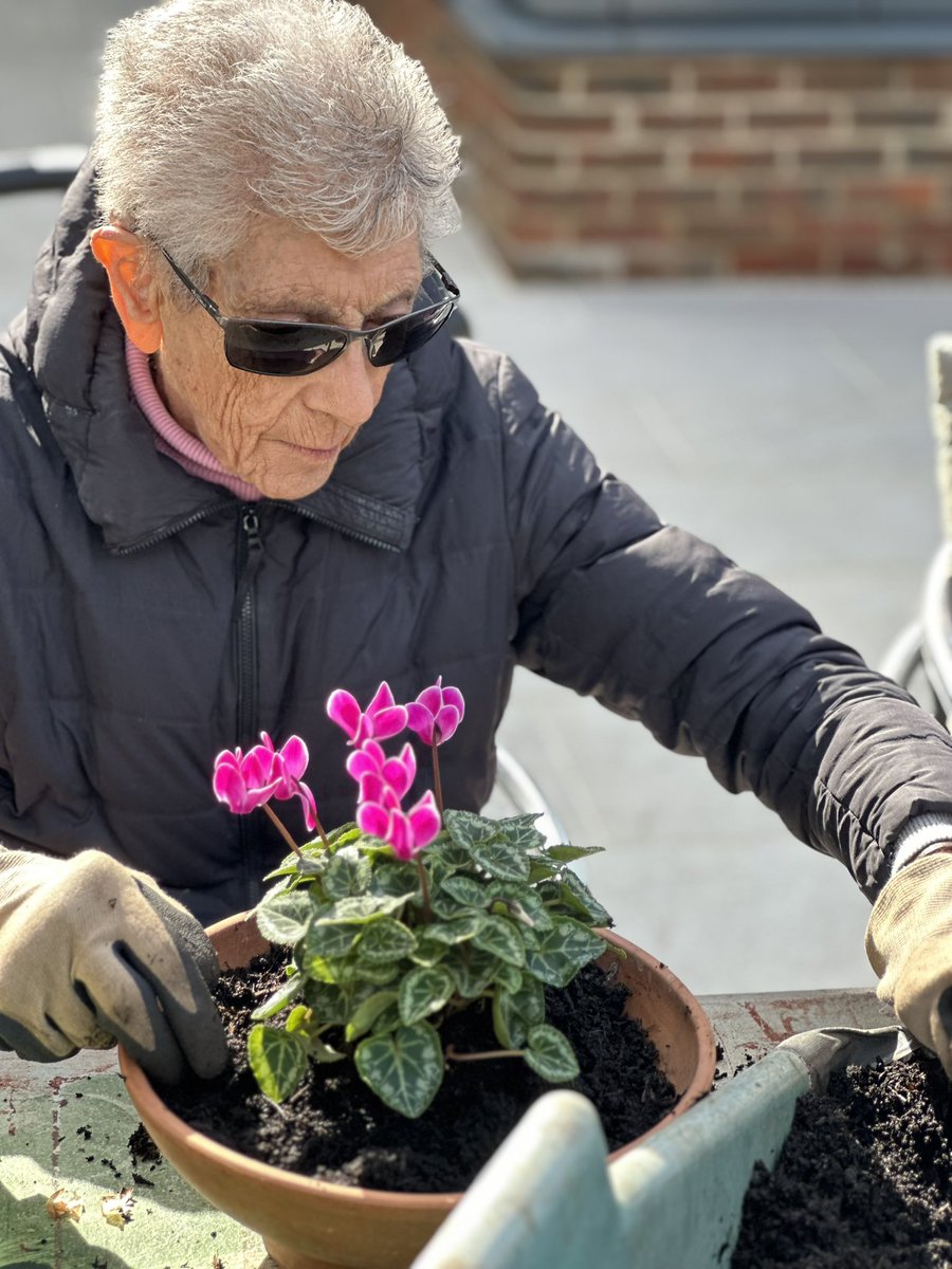 🪴🌱🫛 Lady Nuffield’s Gardener 🌷🌻 tweet media