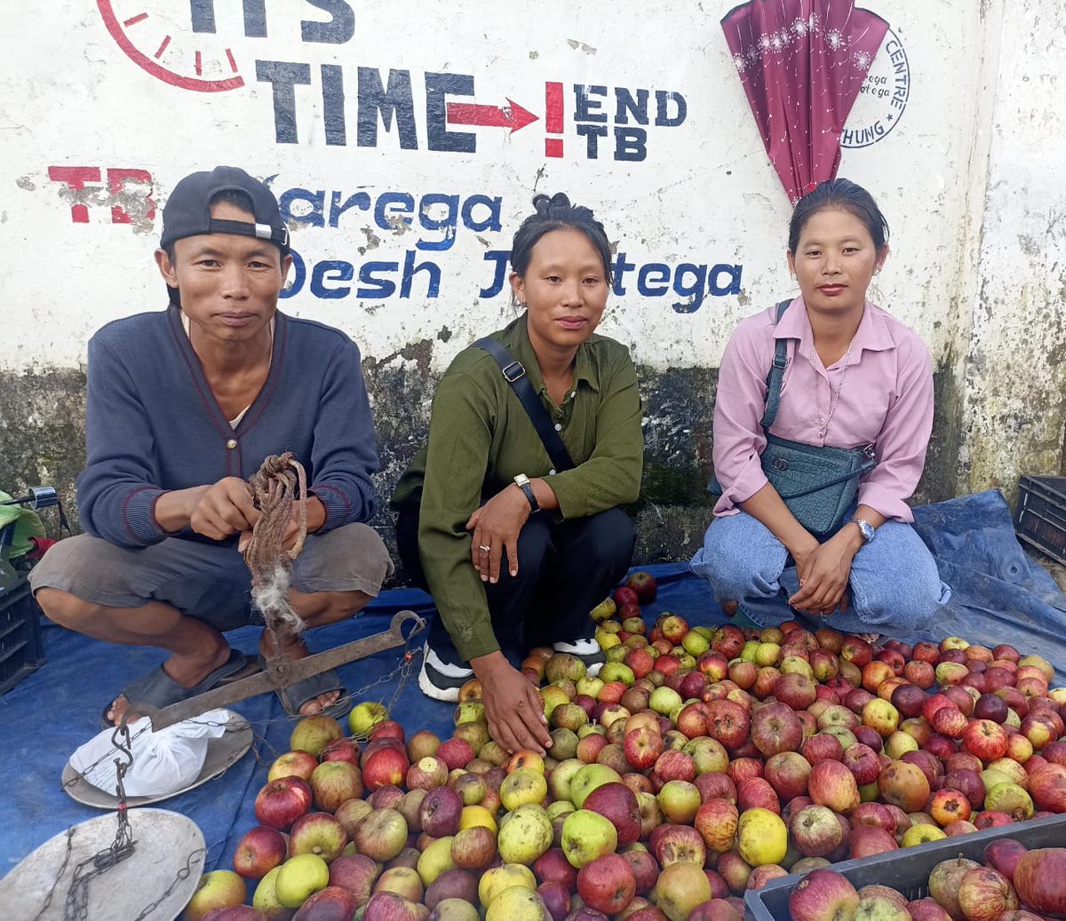 Akashvani_Mkg's tweet image. Tune in to Akashvani Mokokchung FM 100.9 MHz to Catch our latest programme 'Street Interview with Thanamir Apple Vendors'  at 06:20 PM tonight (13.09.24)

Interviewer: Akumpongla &amp;amp; Sentijungla

#streetinterview #supportsmallbusiness