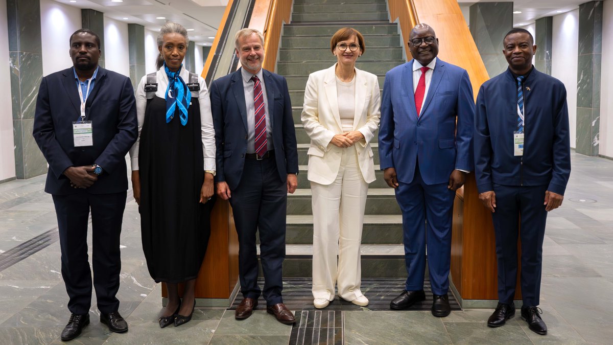 bmftr_bund's tweet photo. Die deutsch-namibische Zukunft steht auf Grün! Deutschland und Namibia fördern Masterstudierende und Auszubildende und legen den Grundstein für eine grüne Wasserstoffwirtschaft in Namibia.
@starkwatzinger 

Mehr Infos: https://t.co/I9frd49U3l

#Y4H2 #JCOI #BMBF #Nachhaltigkeit https://t.co/70NN6MY2gZ