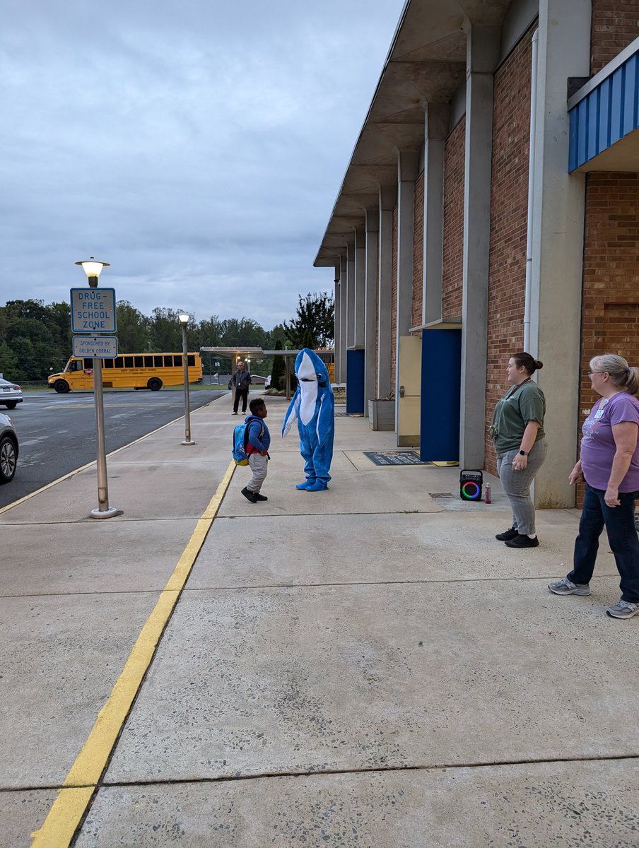Kdnelson01's tweet photo. @RCS_NC Marky the Sharky came out to visit!!!! https://t.co/4uFO0WXpRg