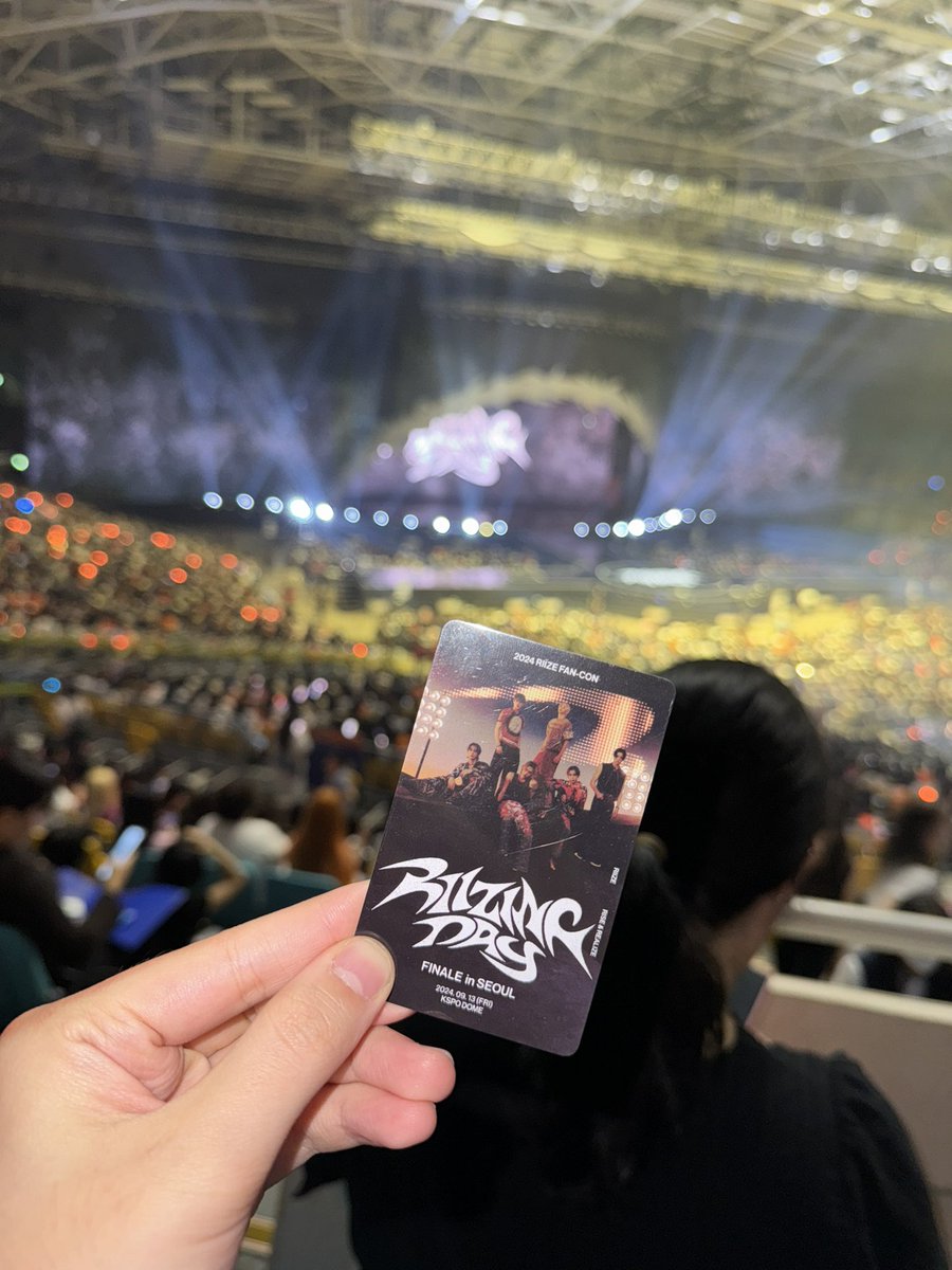 taejiniee's tweet photo. 라이즈 팬콘 day 1 💜💜💜
Riize fancon encore seoul
Gasabar bgtt😭😭😭😭💜💜💜

#Riizing_Day_FINALE #라이즈팬콘
#riize #riizeencore https://t.co/6qNNKwJrEz