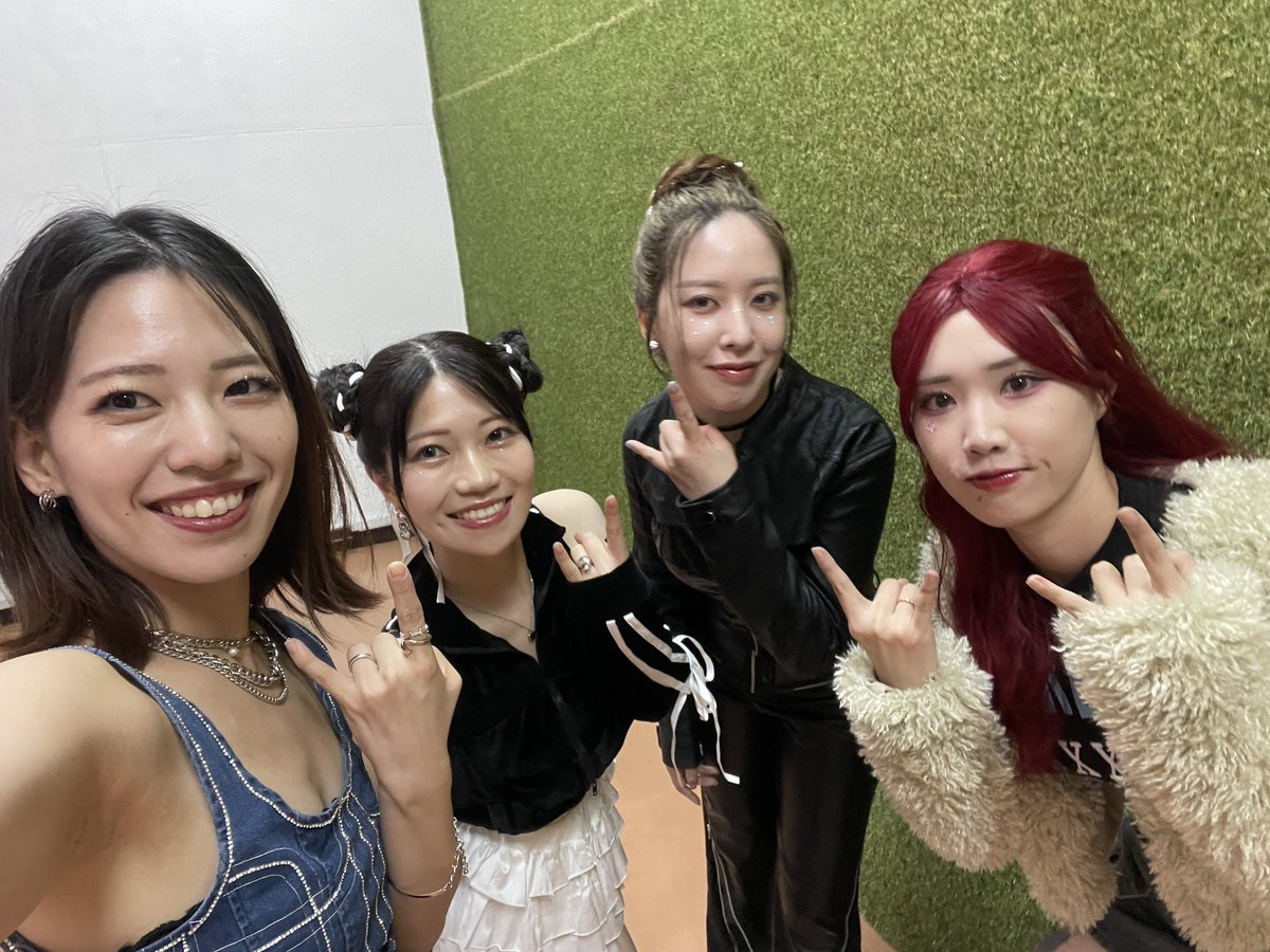 noljayako's tweet photo. ①IS:SUE-CONNECT

ゆかはんとキャーキャー言いながら配役決めて可愛すぎメンバー集めました。みんな似てるねんなぁこれが。ほんで衣装が同じグループ？ってぐらいコンセプト違いすぎて最高🤘
ツヨツヨ女からバブちゃんまで個性豊かでやってます。
練習からずっと楽しかった🤘

#おとこん大阪 https://t.co/9jjKwFDga7