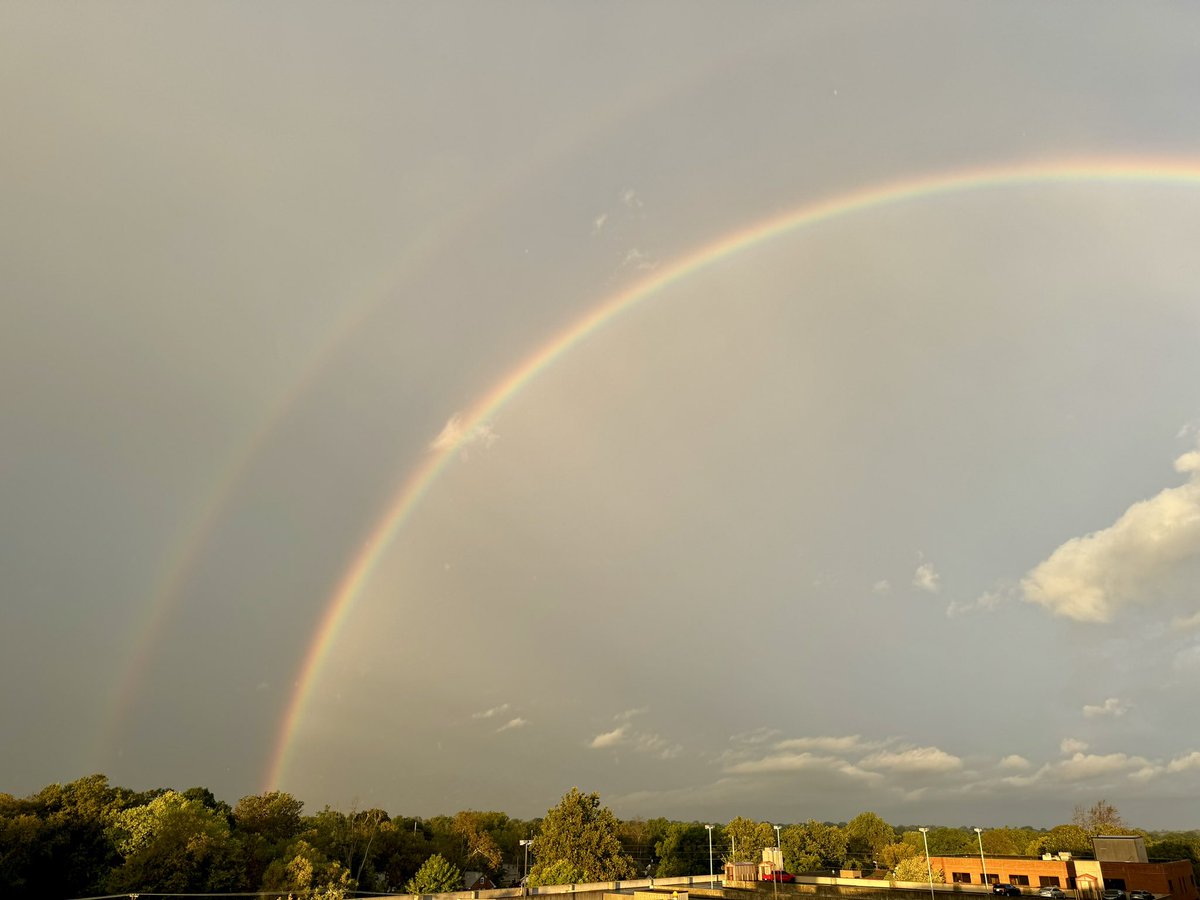 BillySexton317's tweet photo. Double rainbow over Lexington! @Kentuckyweather https://t.co/OasfAJtZiZ