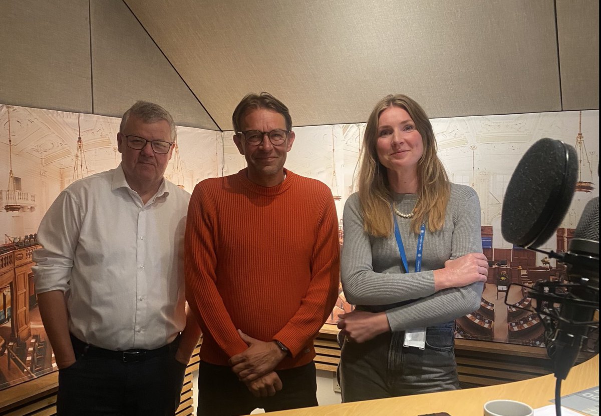 14 dage i <a href="/moderaterne_dk/">Moderaterne</a> og <a href="/jeppesoee/">Jeppe Søe</a> ‘s liv!
Efter to ugers uro besøger Jeppe Søe Slotsholmen til et langt interview om sagen, mailen, partifællerne og fremtiden.

dr.dk/lyd/p1/slotsho…