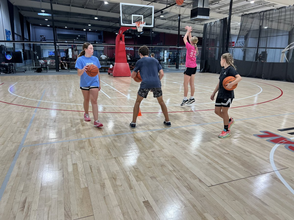CoachBarnes1's tweet photo. We hear it all the time. Trust the process. But it’s true. You will fail. You will make mistakes. You will experience setbacks. How you respond is EVERYTHING! Just keep working. Improve your strengths …improve your weaknesses. Stay hungry, never settle. 🏀🙌 🏁 #TTP #NeverGiveUp https://t.co/6dVZC9Fv9g