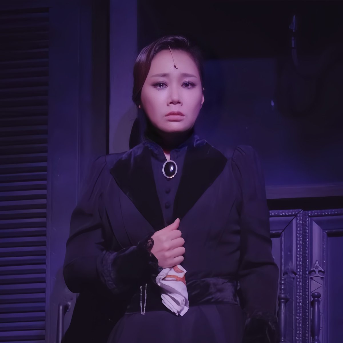 레베카가 댄버스 부인 정말 최악이래요
댄버스 부인 같은 사람한테 질렷대요
새로 만난 집사는 훨씬 착하고
좋대요 부인 정말 질렷대요
 
                                                                       ······

하하 드디어 운다
사실 뻥임