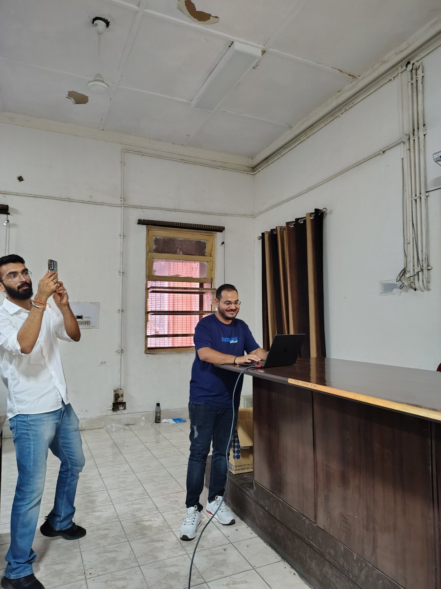 kipupwidanshika's tweet image. 🤝 Had a great time attending a @dapplooker workshop with @thegraphIndia! 
With @AM_igdtuw
🚀 Excited about the future of Web3 data analytics. The speakers were amazing and really interactive, had a great time ⏰ 😋
#TheGraph #DappLooker